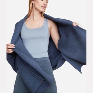 Barefoot Dreams blanket wrap cozy chic - blue - one size - new without tags